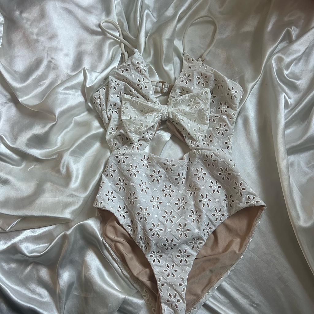 Tularosa White Eyelet Bow Detail